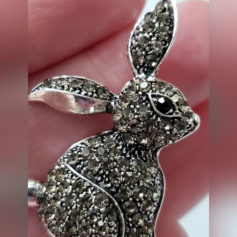 Bunny rabbit brooch Crystals sparkly gray smoky silver small pin Easter spring - Picture 6 of 8